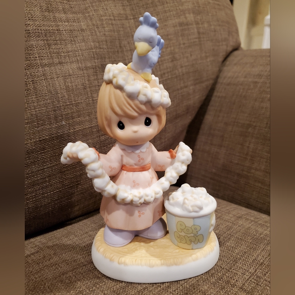 2000 "Things Are Poppin' At Our House This Christmas" Precious Moments Figurine